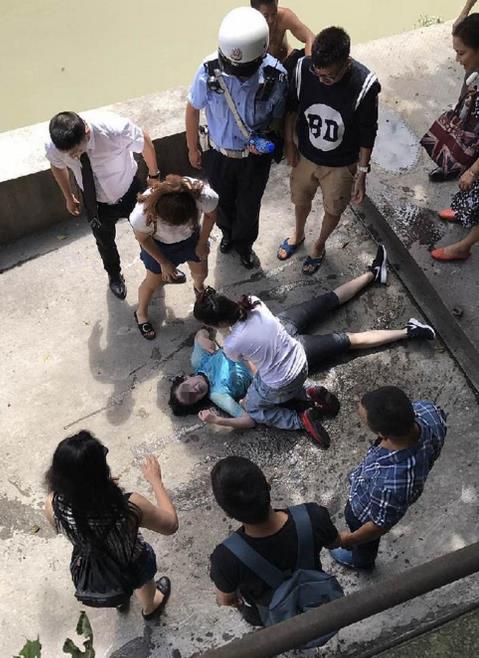 史上最短求婚：护士女友急上班10秒答应嫁