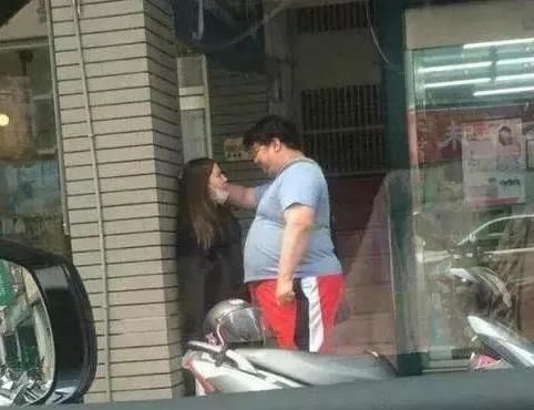 这个壁咚有点辣眼睛啊