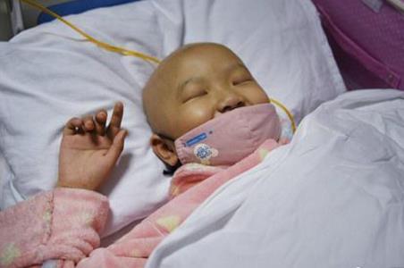 6岁重症女孩病床上直播挣钱（图）