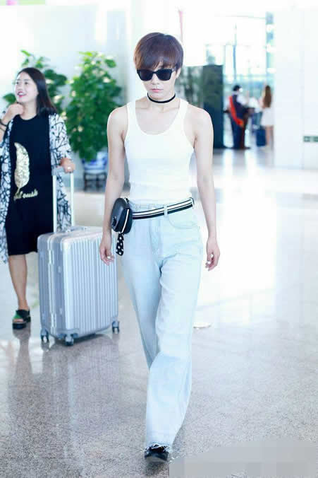 王珞丹蔡依林撞衫背心差距真大?（组图）