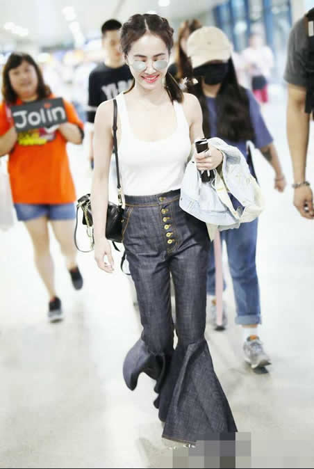 王珞丹蔡依林撞衫背心差距真大?（组图）