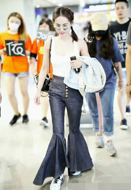 王珞丹蔡依林撞衫背心差距真大?（组图）