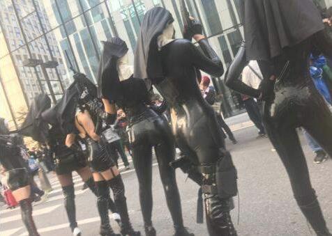 想要伸手一路拍过去