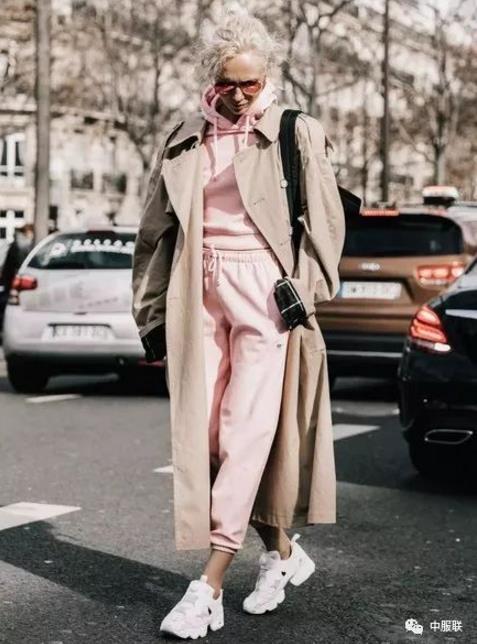 今年风衣关键点时髦就选大一点(组图) 今年风衣关键点时髦就选大一点(组图)