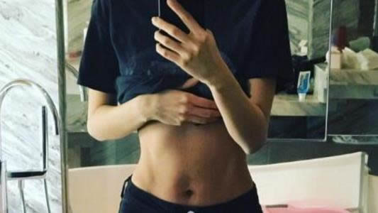 前有马甲线后有骨感背 baby火力全开（图）