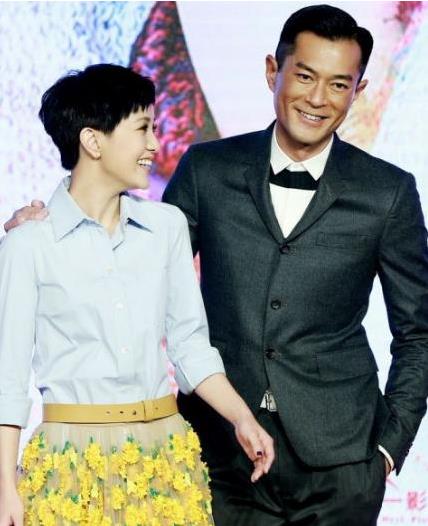 古天乐女友:47岁古天乐公开恋情女友竟是她(图) 古天乐女友:47岁古天乐公开恋情女友竟是她(图)