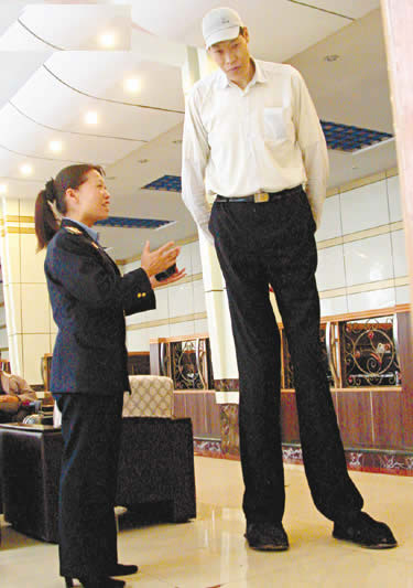 中国最高的人:鲍喜顺身高2.36米(吉尼斯认证)