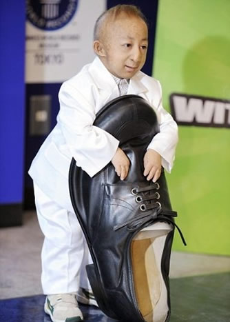 中国最矮的人:何平平一生仅74.6厘米(21岁离世) 中国最矮的人:何平平一生仅74.6厘米(21岁离世)