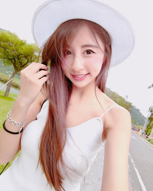 千年一遇美女空姐高钰雯：台湾空姐高钰雯迷人照