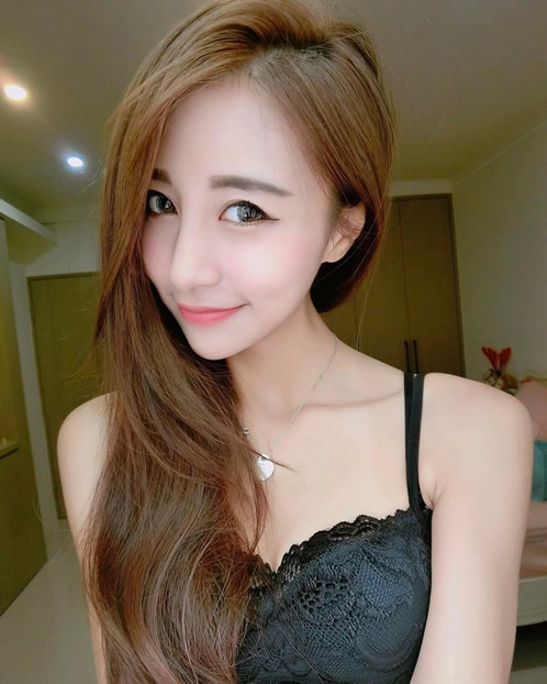 千年一遇美女空姐高钰雯：台湾空姐高钰雯迷人照