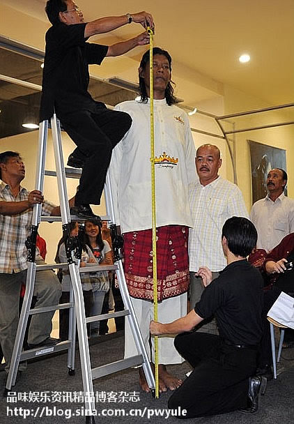 世界第一巨人是谁？谁是世界第一巨人？（组图）  