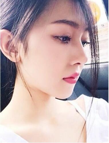 越南最美女大学生走红:清纯可爱热爱生活(图) 越南最美女大学生走红:清纯可爱热爱生活(图)