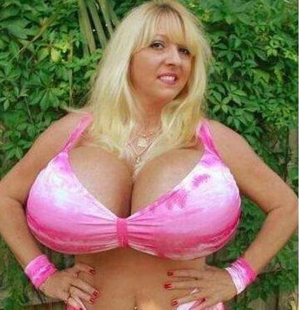 10个胸部逆天女人盘点：世界上最大的胸部重77斤