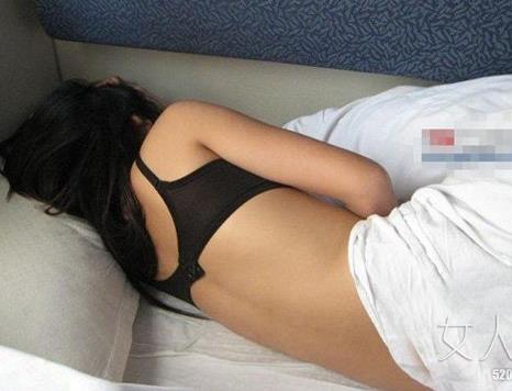 火车上的20种奇葩睡姿：搞笑合不拢嘴了（组图）