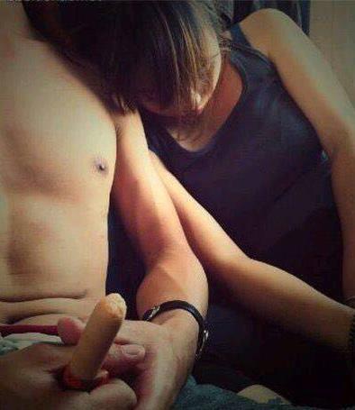 火车上的20种奇葩睡姿：搞笑合不拢嘴了（组图）