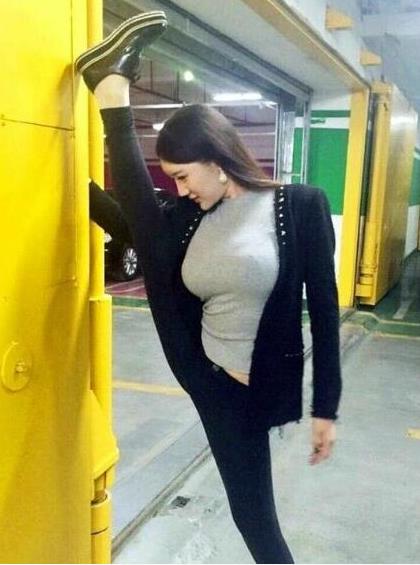 会一字马的女生身材就是辣