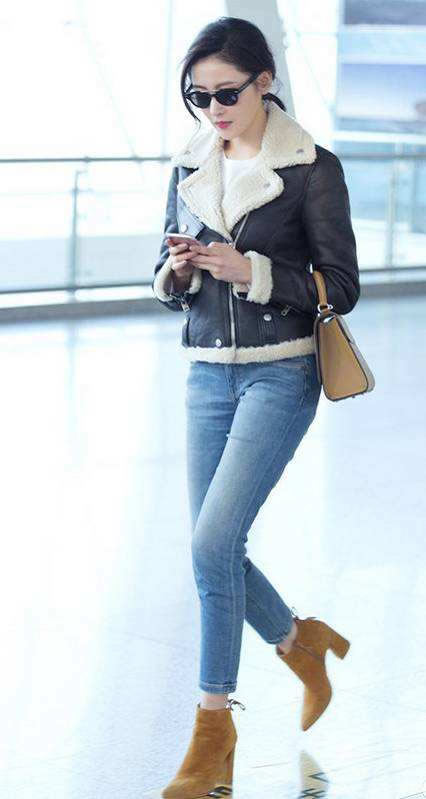 张天爱牛子裤图片：张天爱牛仔裤休闲穿搭美照