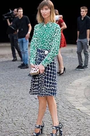 一穿老十岁的这衣服女人不要碰(图) 一穿老十岁的这衣服女人不要碰(图)