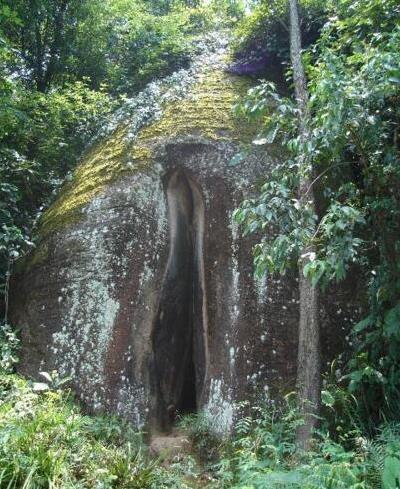 丹霞山阴阳石:韶关丹霞山阴阳石纯天然奇石 丹霞山阴阳石:韶关丹霞山阴阳石纯天然奇石