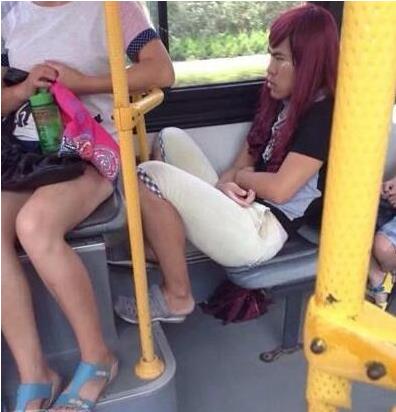 朋友请问该怎么称呼你，是叫你大姐呢？还是该叫你大哥