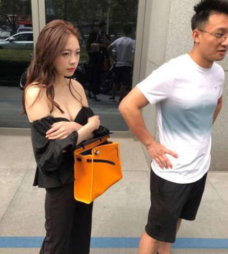 妹子，你不怕掉下来么