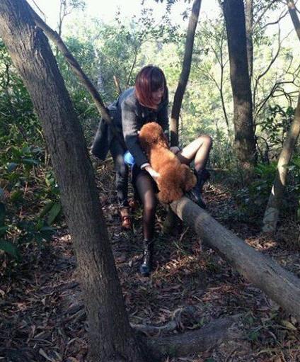 荒郊野岭的你们干啥呢？