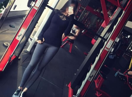 美女网红晒美臀 竟是为了卖紧身裤（组图）