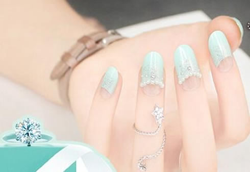 2018最适合冬天的美甲欣赏：好看的冬天美甲款式图片