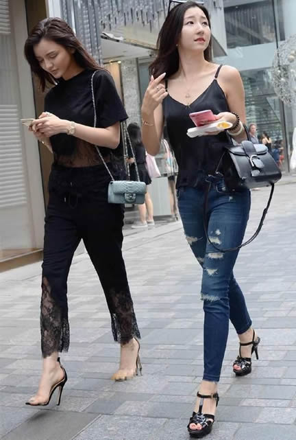 曼妙长腿的时尚美女街拍：走在街上赚足了回头率