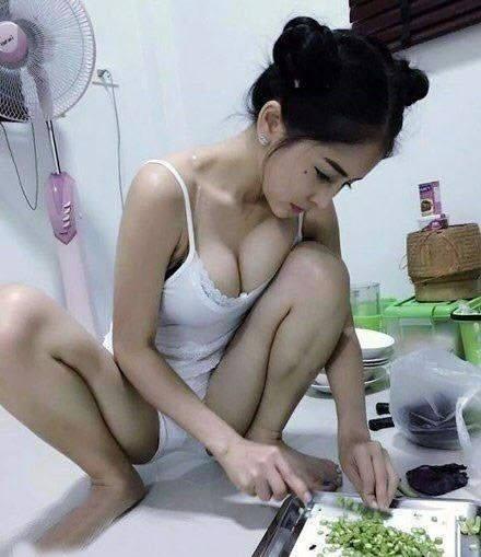 美女一定知道我在看她,笑的好美【搞笑图文】 美女一定知道我在看她,笑的好美【搞笑图文】