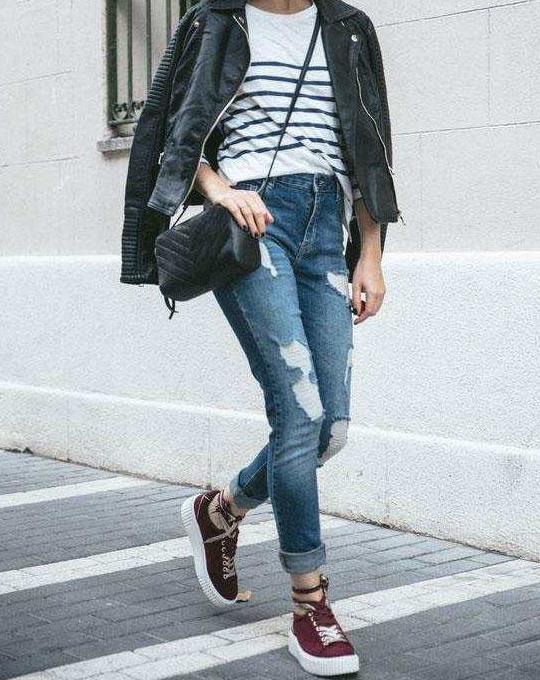 紧身裤展现女人靓丽姿态：唯美清新可人有魅力