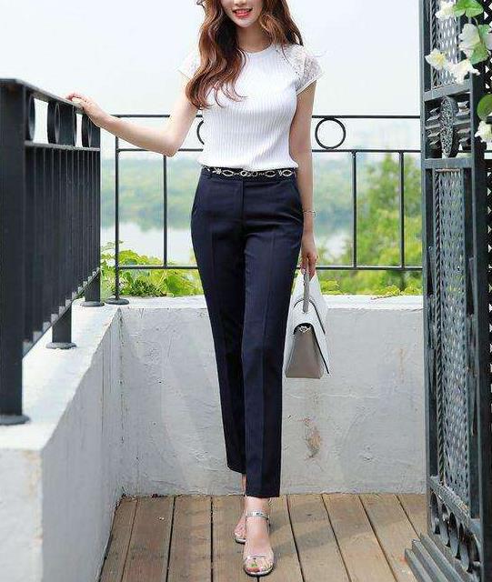 紧身裤展现女人靓丽姿态：唯美清新可人有魅力