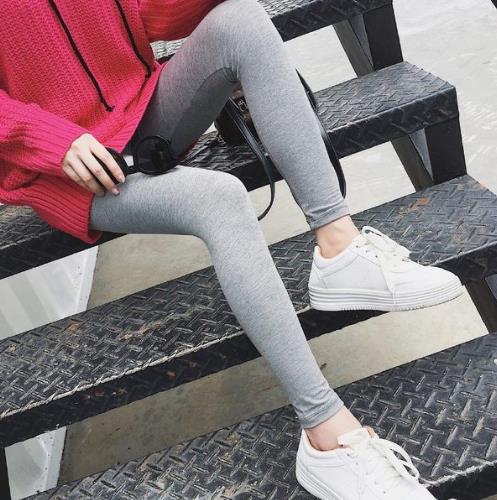 小腿粗穿什么裤子显瘦：修身小脚裤秀纤细大长腿