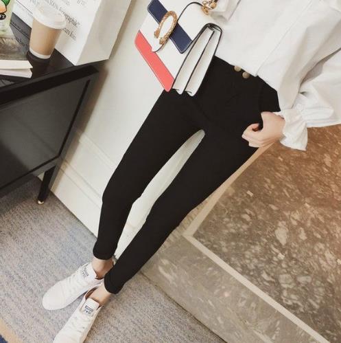 小腿粗穿什么裤子显瘦：修身小脚裤秀纤细大长腿