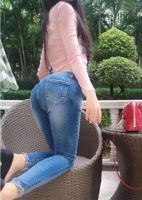 紧身裤尽显时尚撩人的风情:微胖女生穿紧身裤太美了 紧身裤尽显时尚撩人的风情:微胖女生穿紧身裤太美了