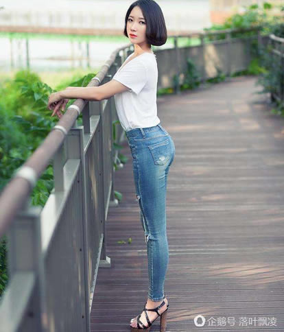 时尚简单的紧身裤：妹子穿着舒适无拘感（图）