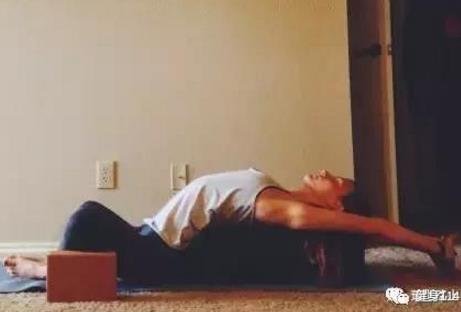 一套拉伸肾经的阴瑜伽：每天练一练抵抗衰老（图）