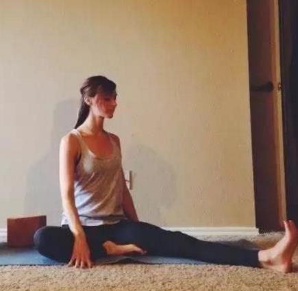 一套拉伸肾经的阴瑜伽：每天练一练抵抗衰老（图）