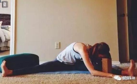 一套拉伸肾经的阴瑜伽：每天练一练抵抗衰老（图）