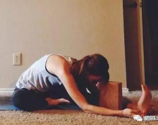 一套拉伸肾经的阴瑜伽：每天练一练抵抗衰老（图）