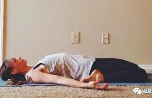 一套拉伸肾经的阴瑜伽：每天练一练抵抗衰老（图）