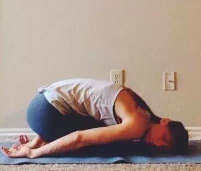 一套拉伸肾经的阴瑜伽：每天练一练抵抗衰老（图）