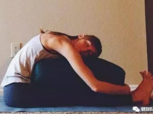 一套拉伸肾经的阴瑜伽：每天练一练抵抗衰老（图）