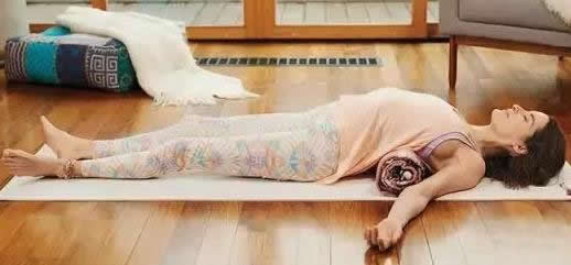 5个瑜伽动作柔软上背部:打开僵硬背部瑜伽动作 5个瑜伽动作柔软上背部:打开僵硬背部瑜伽动作