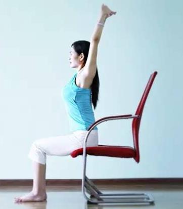 上班间隙练习的九个瑜伽动作：效果惊人（图）