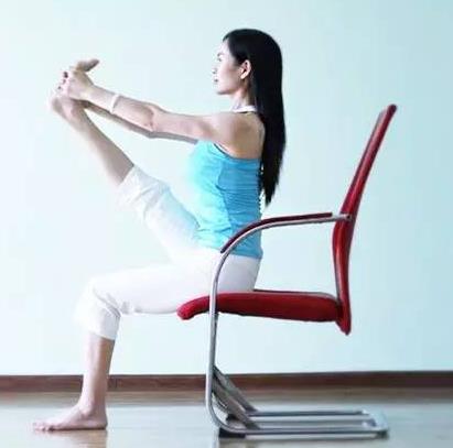 上班间隙练习的九个瑜伽动作：效果惊人（图）