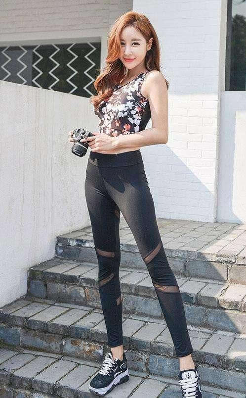 时尚紧身裤性感减龄，搭配时髦更显女王味道