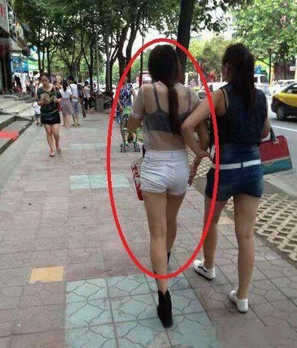 大姐，大夏天的，一定要穿透明衣服吗？