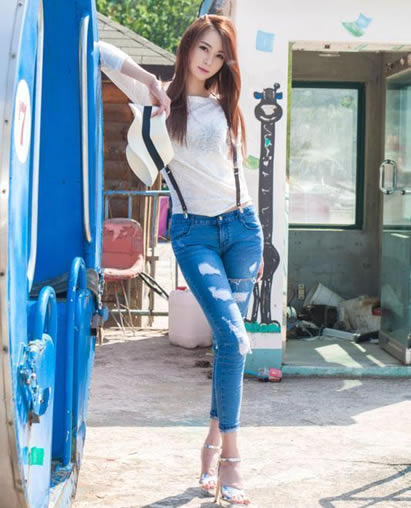 牛仔紧身裤搭配高跟鞋:苗条又时尚(图) 牛仔紧身裤搭配高跟鞋:苗条又时尚(图)