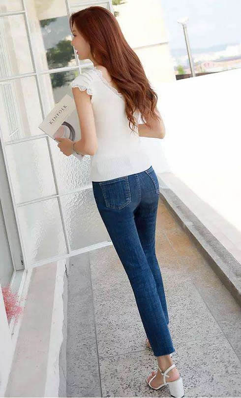 简单的紧身裤勾勒臀部的曲线：搭配随意紧身舒适